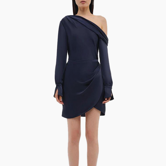 IMPRESIONANTE VESTIDO ASIMÉTRICO