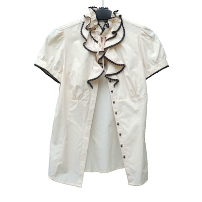 Haut à volants à manches courtes